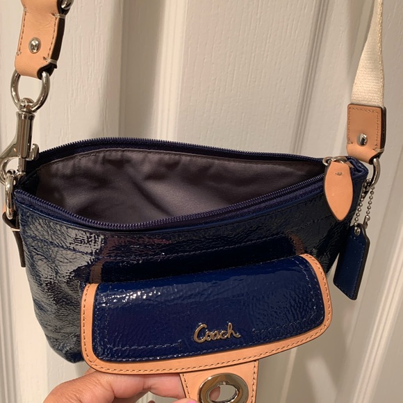 Coach turn lock small cross-body bag, patent leather, NWOT - Picture 3 of 5